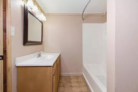 Bath - 1288 County Road 334, Tecumseh, MO 65760 photo 4 of 4