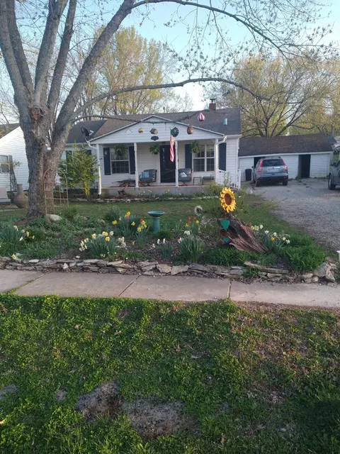 815 E Benton Ave, Ava, MO 65608