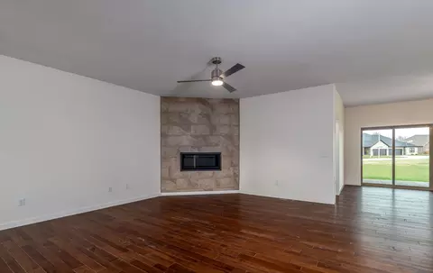 Living - 3579 W Cherokee St, Springfield, MO 65807 photo 1 of 3