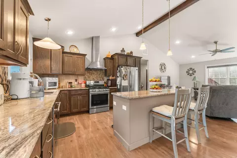 Kitchen - 101 Jury Ln, Branson, MO 65616 photo 2 of 3