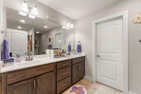 Bath - 101 Jury Ln, Branson, MO 65616 photo 3 of 4