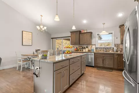 Kitchen - 101 Jury Ln, Branson, MO 65616 photo 1 of 3
