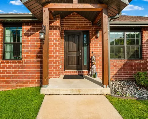 Exterior - 101 Jury Ln, Branson, MO 65616 photo 1 of 4