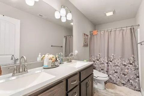 Bath - 101 Jury Ln, Branson, MO 65616 photo 1 of 4