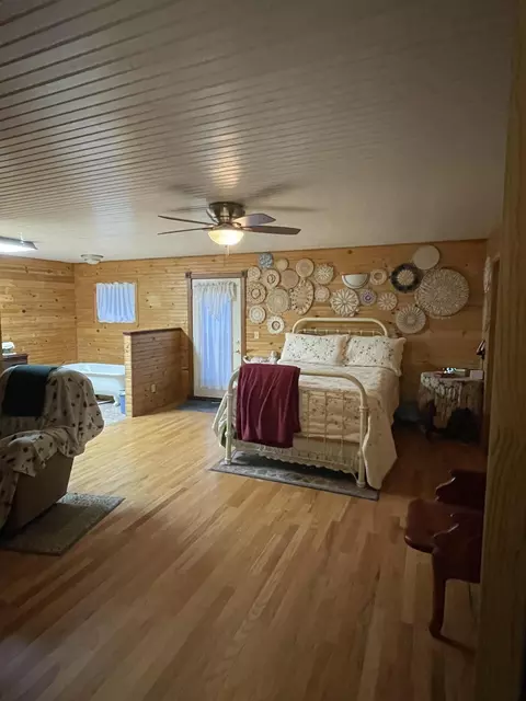 Bedroom - 18674 Farm Road 1045, Exeter, MO 65647 photo 1 of 2