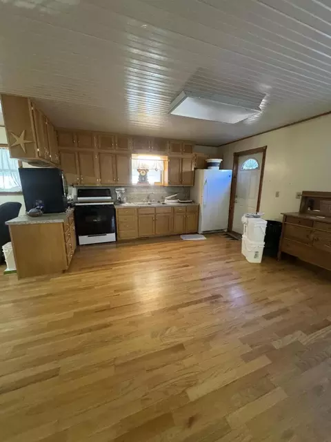 Kitchen - 18674 Farm Road 1045, Exeter, MO 65647 photo 4 of 4