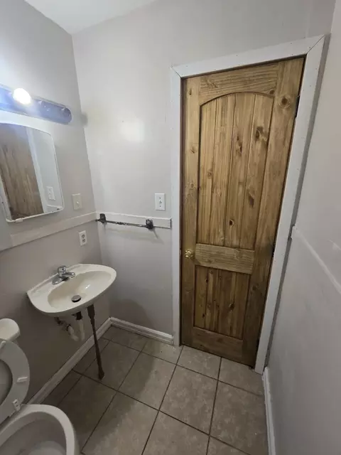 Bath - 3236 W Madison St, Springfield, MO 65802 photo 4 of 5