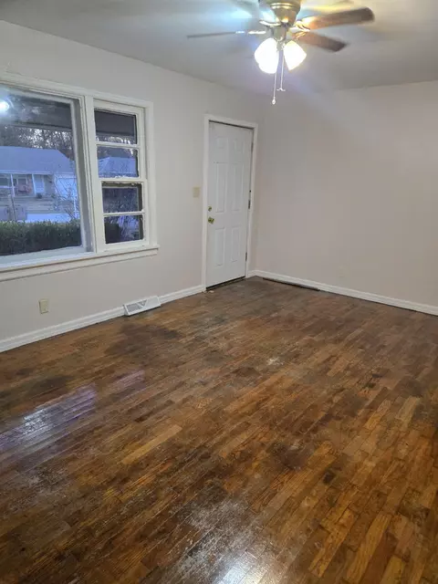 Living - 3236 W Madison St, Springfield, MO 65802 photo 3 of 4