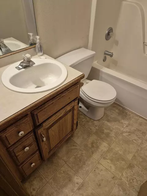 Bath - 3236 W Madison St, Springfield, MO 65802 photo 2 of 5