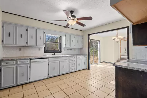 Kitchen - 1154 State Hwy 76, Branson, MO 65616 photo 3 of 3
