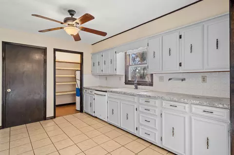 Kitchen - 1154 State Hwy 76, Branson, MO 65616 photo 1 of 3