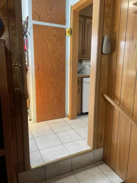 Entry Way - 310 E Carnes St, Wheaton, MO 64874 photo 2 of 4