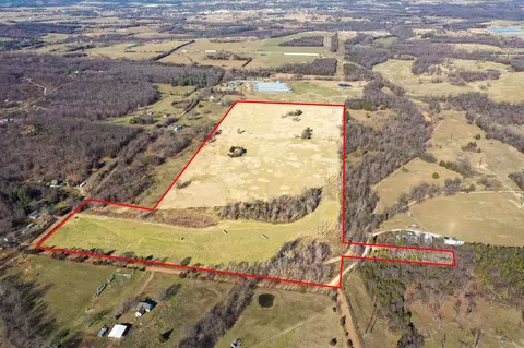 9068 County Rd, Green Forest, AR 72638