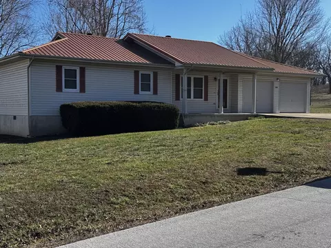1804 Christopher Dr, West Plains, MO 65775