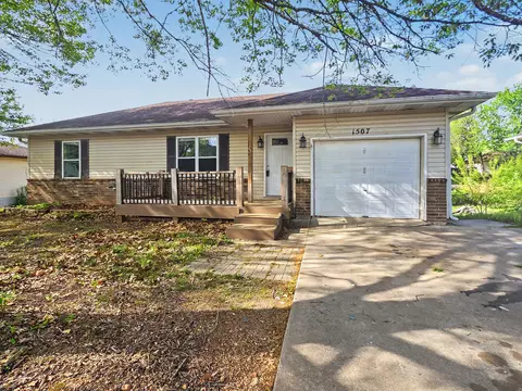 1507 W Meadow St, Ozark, MO 65721