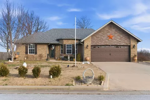 307 E Cypress St, Clever, MO 65631 photo 1