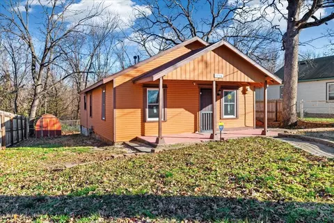 2736 N Fort Ave, Springfield, MO 65803 photo 2