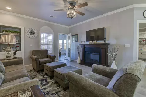Living - 200 Glory Rd #D3, Branson, MO 65616 photo 2 of 3