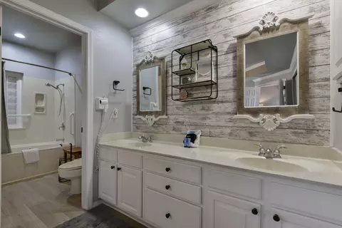 Bath - 200 Glory Rd #D3, Branson, MO 65616 photo 2 of 5