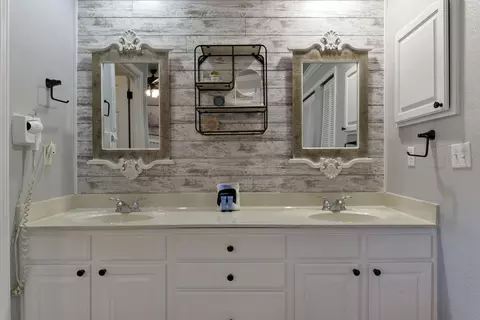 Bath - 200 Glory Rd #D3, Branson, MO 65616 photo 1 of 5
