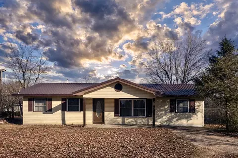 7358 West St, Birch Tree, MO 65438