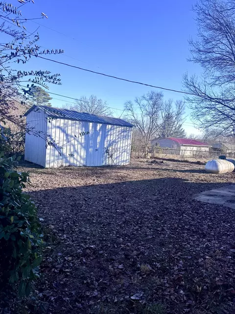 Exterior - 7358 West St, Birch Tree, MO 65438 photo 4 of 5