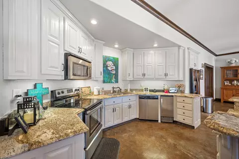 Kitchen - 2000 Beau Dr, Carthage, MO 64836 photo 5 of 6