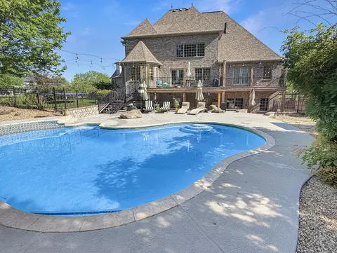 Exterior - 2000 Beau Dr, Carthage, MO 64836 photo 2 of 9