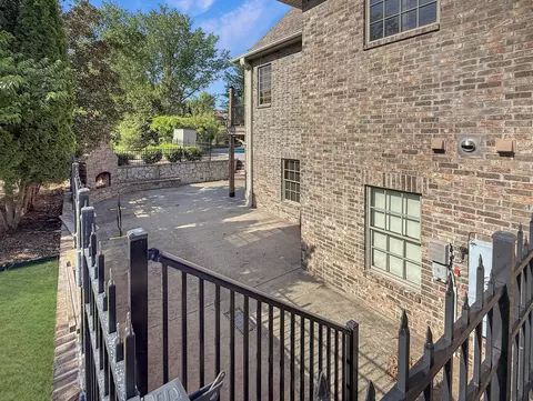 Exterior - 2000 Beau Dr, Carthage, MO 64836 photo 8 of 9