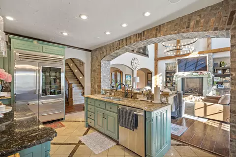 Kitchen - 2000 Beau Dr, Carthage, MO 64836 photo 3 of 6