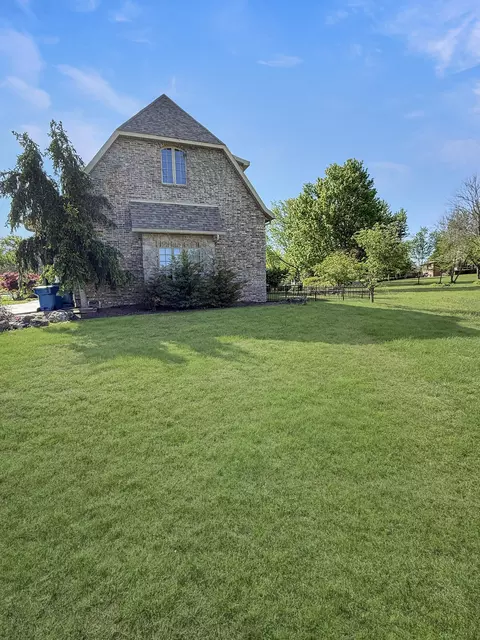 Exterior - 2000 Beau Dr, Carthage, MO 64836 photo 7 of 9