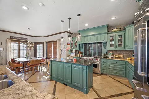 Kitchen - 2000 Beau Dr, Carthage, MO 64836 photo 2 of 6