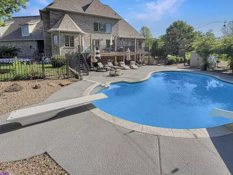 Exterior - 2000 Beau Dr, Carthage, MO 64836 photo 4 of 9