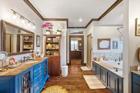 Bath - 2000 Beau Dr, Carthage, MO 64836 photo 1 of 7