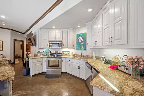 Kitchen - 2000 Beau Dr, Carthage, MO 64836 photo 6 of 6