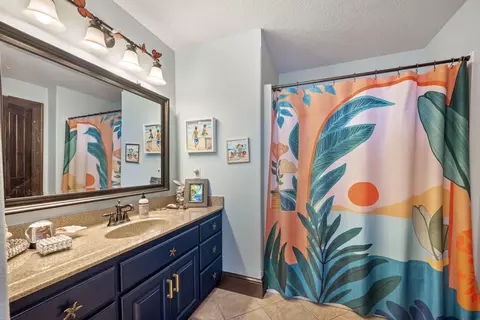 Bath - 2000 Beau Dr, Carthage, MO 64836 photo 7 of 7