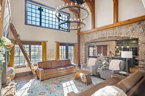 Living - 2000 Beau Dr, Carthage, MO 64836 photo 4 of 5