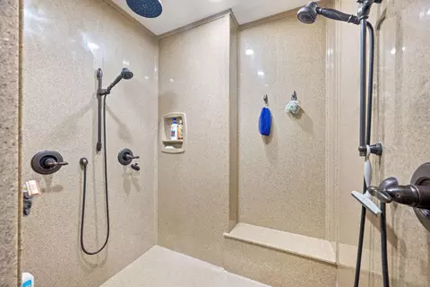 Bath - 2000 Beau Dr, Carthage, MO 64836 photo 3 of 7