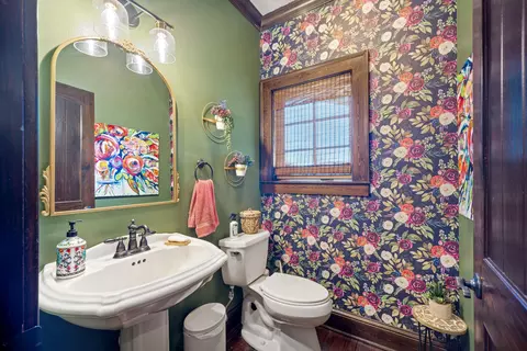 Bath - 2000 Beau Dr, Carthage, MO 64836 photo 4 of 7