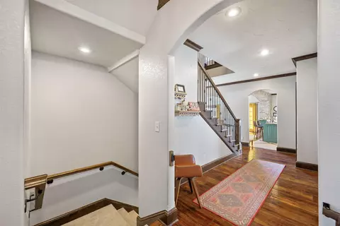 Entry Way - 2000 Beau Dr, Carthage, MO 64836 photo 3 of 5
