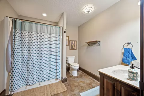 Bath - 2000 Beau Dr, Carthage, MO 64836 photo 5 of 7