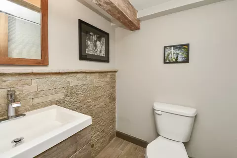 Bath - 4254 E Ridgeview Dr, Springfield, MO 65809 photo 9 of 10
