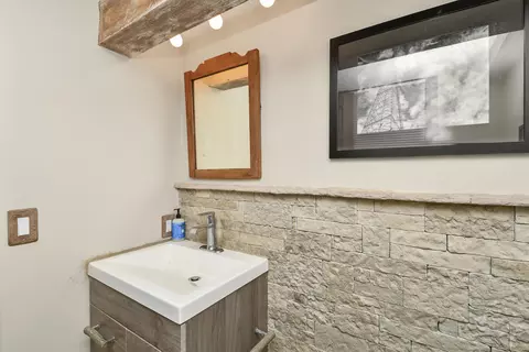 Bath - 4254 E Ridgeview Dr, Springfield, MO 65809 photo 10 of 10