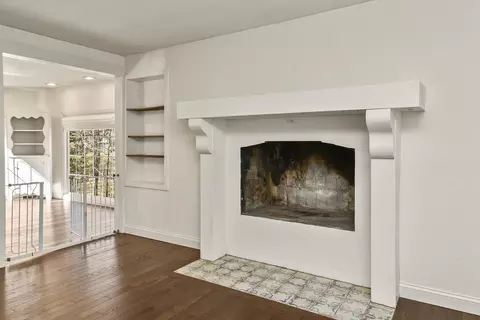 Living - 4254 E Ridgeview Dr, Springfield, MO 65809 photo 6 of 7