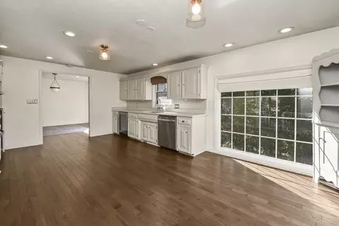 Kitchen - 4254 E Ridgeview Dr, Springfield, MO 65809 photo 6 of 8