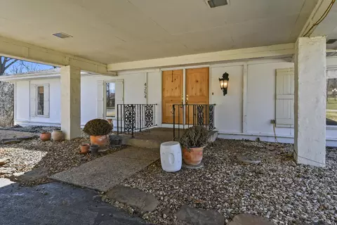 Exterior - 4254 E Ridgeview Dr, Springfield, MO 65809 photo 5 of 13