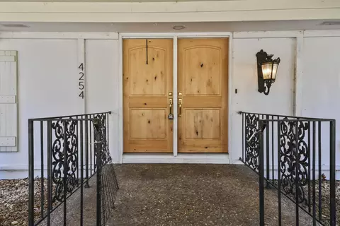 Entry Way - 4254 E Ridgeview Dr, Springfield, MO 65809 photo 1 of 5