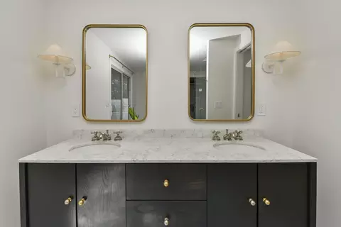 Bath - 4254 E Ridgeview Dr, Springfield, MO 65809 photo 3 of 10