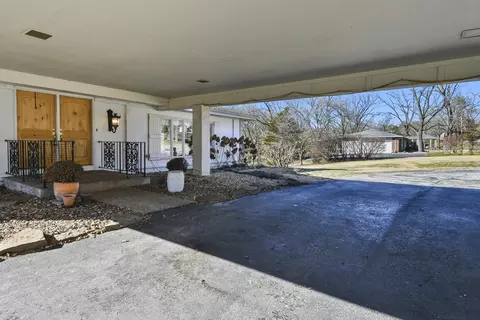 Exterior - 4254 E Ridgeview Dr, Springfield, MO 65809 photo 2 of 13
