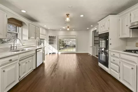 Kitchen - 4254 E Ridgeview Dr, Springfield, MO 65809 photo 1 of 8